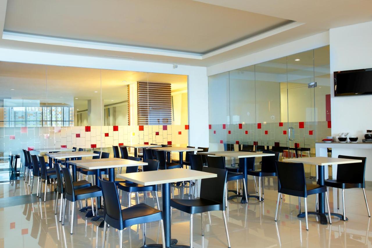 Amaris Hotel Seasons City Jakarta Exteriör bild