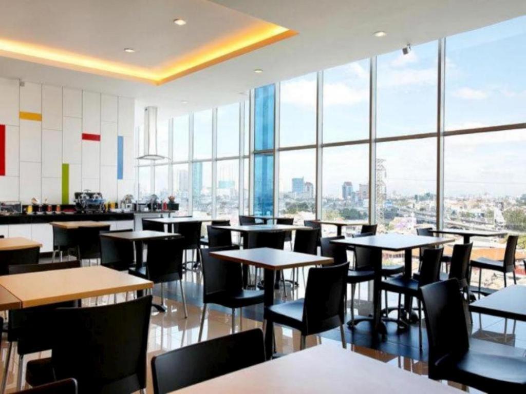 Amaris Hotel Seasons City Jakarta Exteriör bild