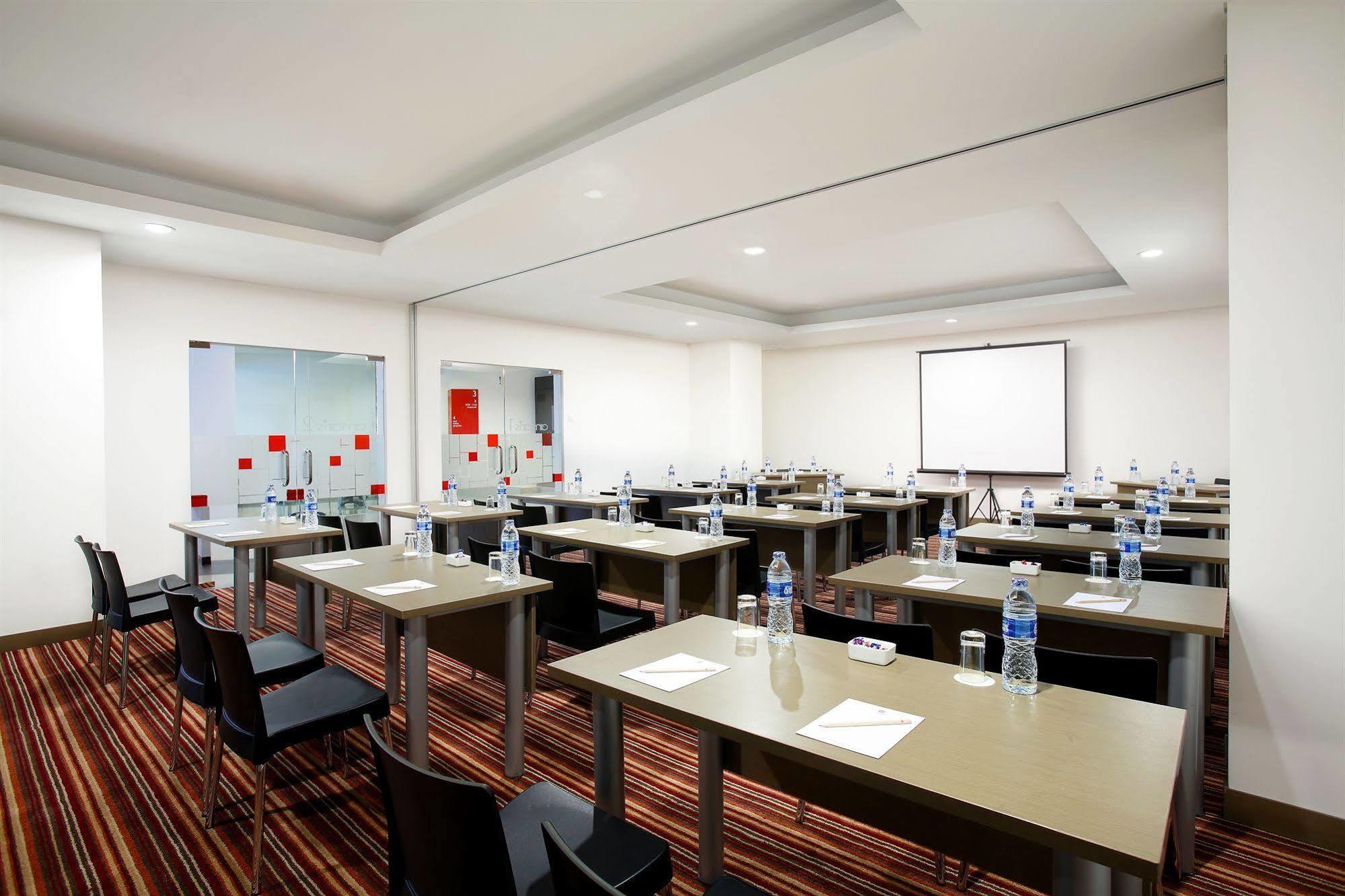 Amaris Hotel Seasons City Jakarta Exteriör bild