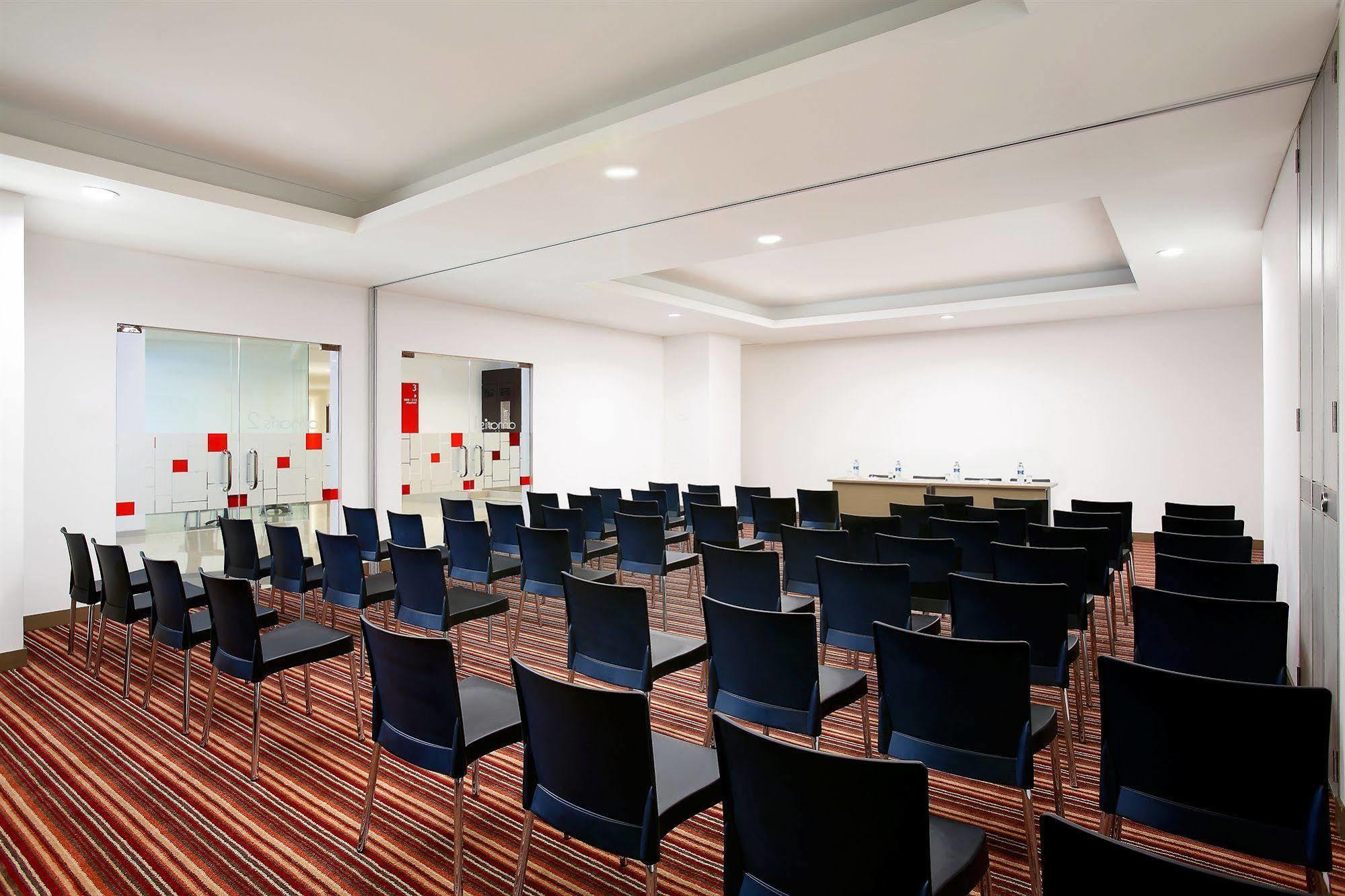 Amaris Hotel Seasons City Jakarta Exteriör bild