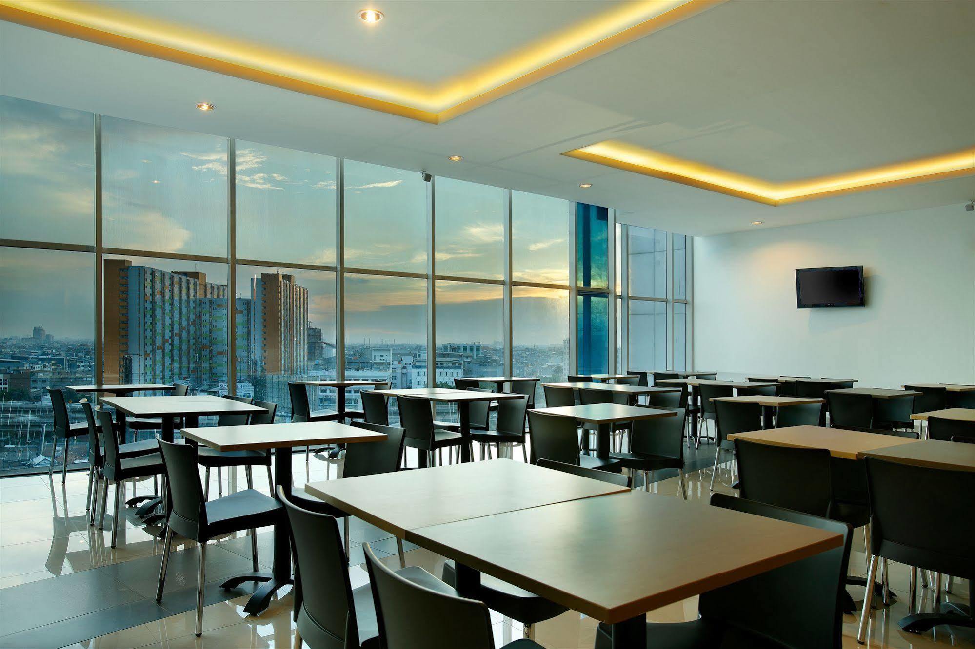 Amaris Hotel Seasons City Jakarta Exteriör bild